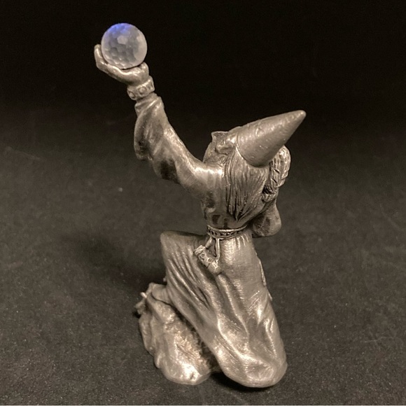 Pewter Fantasy Wizard with Owl Mystic Figurine Holding Crystal Balls - Picture 4 of 10